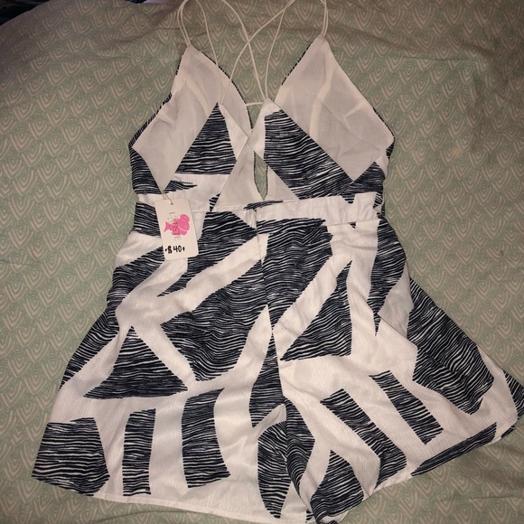 Patterned Romper - Picture 3 of 8